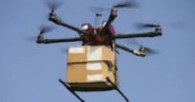 Un Drone transportando mercancía