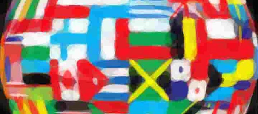 Globo terráqueo formado por las banderas de diversos países