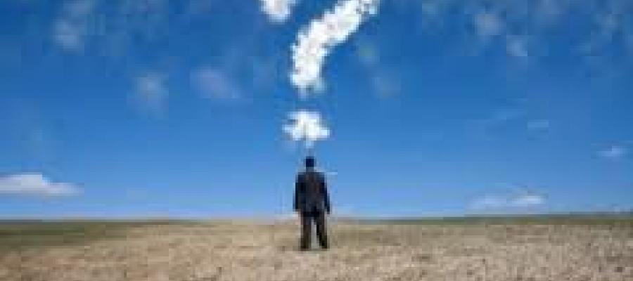 Hombre en el horizante tiene una duda